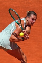 Sabalenka avoids virus scare and Osaka upset