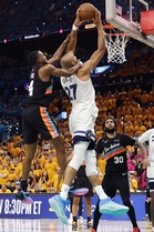 Timberwolves eclipse Spurs as Knicks rout Sixers