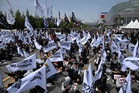 Samsung's South Korean union sticks to strike plan after talks offer; shares slide