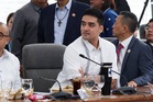 Vico Sotto presents evidence of alleged corruption in Pasig village