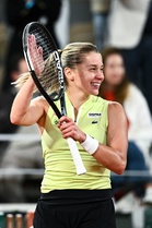 Qualifier Chwalinska sets up final duel with Andreeva in French Open