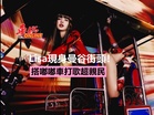 Lisa現身曼谷街頭!搭嘟嘟車打歌超親民