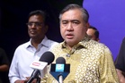 Gov’t to seek audience with Sultan of Selangor to provide explanation over LRT3 issue : Loke