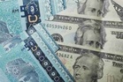 Ringgit dibuka kebanyakannya tinggi berbanding mata wang utama, rendah berbanding dolar AS