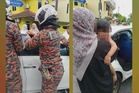 Kanak-kanak dua tahun hampir sejam terkunci dalam kereta