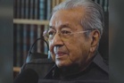 Tun M kongsi detik terjatuh ketika latihan berjalan