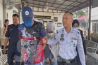 Pemandu bas, kekasih atas riba ke penjara, mengaku salah pandu bahaya