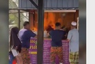 Kebetulan beli makanan, bomba selamatkan dua wanita dalam kebakaran gerai