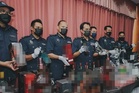 Tidak gentar ancaman