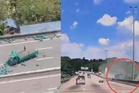 Lori tong gas terbabas, terbalik dipandu warga asing tiada lesen