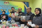 Jana RM1 juta setahun, sindiket jual aksesori iPhone tiruan tumpas