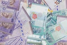 Ringgit rendah berbanding dolar AS menjelang pengumuman KDNK suku pertama