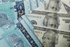 Ringgit dibuka tinggi sedikit berbanding dolar AS susulan perkembangan di Asia Barat