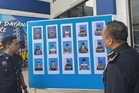 Bakar suar promosi kedai pakaian