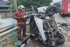 Lelaki cedera, tersepit dalam kemalangan