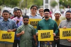 Pemuda Pas Selangor laung 'Daulat Tuanku' di Masjid Negeri