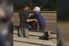 Mat rempit kena 'pukat', motosikal diangkat lintas pembahagi jalan