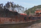 'Kapal hantu' meletup, tiga pekerja nyaris maut