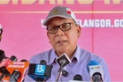 Isu ternakan babi: Izham pertimbang tindakan undang-undang terhadap Ronnie Liu