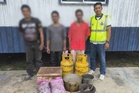 Pondok proses ketum diserbu, tiga lelaki ditahan
