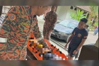 Pelatih pusat latihan kemahiran lemas di Air Terjun Chemerong