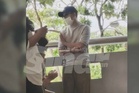 Penari bebas didakwa amang seksual, seks oral terhadap remaja lelaki di hotel Beijing