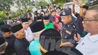 Kecoh, pembesar adat persoal tidak dibenar masuk Balai Kediaman Tunku Besar Tampin untuk Sidang Khas DKU