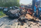Enam sekeluarga termasuk bayi maut SUV bertembung lori tanah