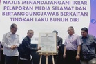 Kerajaan timbang perluas takrif kemudaratan dalam talian - Fahmi