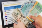 Ringgit ditutup tinggi sedikit berbanding dolar AS, mata wang utama