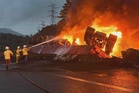 Nahas empat maut: Treler hempap kereta terbakar ketika dialih