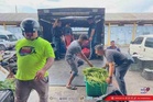 Warga Bangladesh guna sewa atas sewa berniaga di pasar borong
