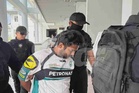 Kelindan lori tidak mengaku rompak enam kedai serbaneka bersenjatakan pisau