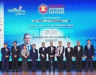 Tan Sri Lim Hock San terima Anugerah Pencapaian Sepanjang Hayat ASEAN 2026