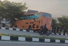 Bas bawa 32 pelajar kolej terbabas