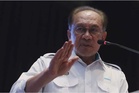 'Pilihan raya antara parti, jangan kaitkan institusi raja' - Anwar