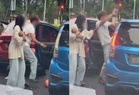Tular lelaki mengamuk di persimpangan lampu isyarat