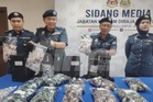 Cecair vape perisa buah berisi dadah disorok dalam kerangka CPU