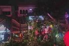 Pokok tumbang hempap dua rumah, rosakkan kereta