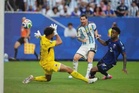 Argentina menggelupur sebelum mara ke pusingan 16