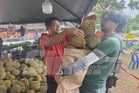 'Isi durian selagi muat, seguni RM100'