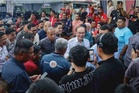Anwar tempelak pihak bicara ketuanan Melayu, tapi biar tanah rizab terlepas