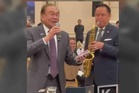 Anwar, Anutin cetus momen istimewa dengan duet lagu 'My Way’