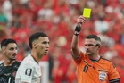 Pengadil perlawanan Belgium-Perancis 'gila' kad kuning