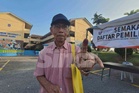 Datuk usia 88 tahun memandu kereta sendiri ke pusat mengundi