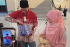 Keluarga Syed Saddiq jamu nasi lemak, lempeng kepada media dan petugas mahkamah