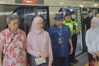 Sultan Selangor tinjau LRT3 Shah Alam