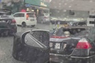 Tangki air hotel tiba-tiba jatuh hempap dua kereta