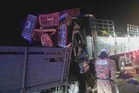 Pemandu, dua kelindan lori ayam maut rempuh treler parkir tepi jalan