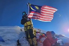 Khafiz menjejak puncak Everest